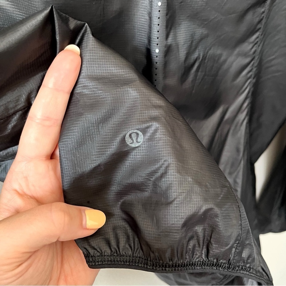 Lululemon Women's Run With It Jacket Black Size 6 Windbreaker Water Resistant - Picture 9 of 12